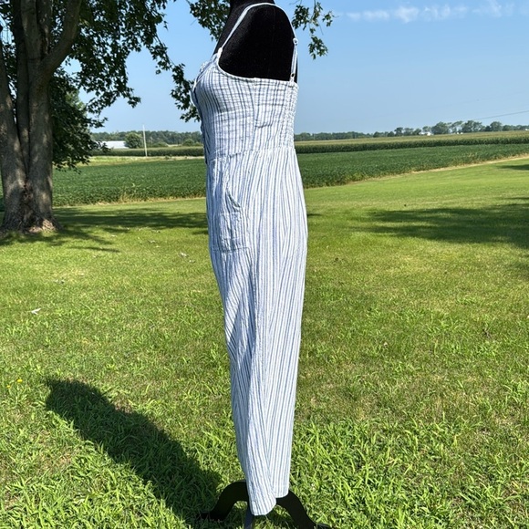 Old Navy Linen Blend Spaghetti Strap Striped Smocked Women’s XS Pocket Jumpsuit - Picture 4 of 8